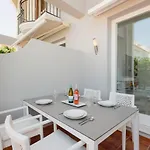Дом отдыха House With Sea And Mountain Views On The Beach, Bahia De Марбелья