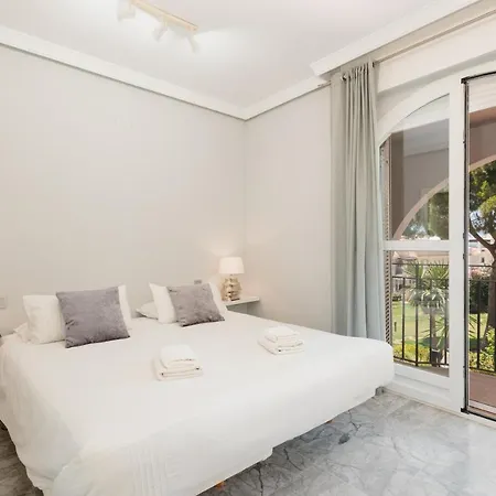 House With Sea And Mountain Views On The Beach, Bahia De Ferienhaus Marbella