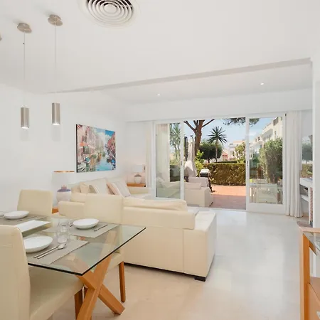 بيت للعطل House With Sea And Mountain Views On The Beach, Bahia De *