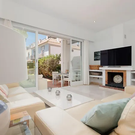 House With Sea And Mountain Views On The Beach, Bahia De Дом отдыха *