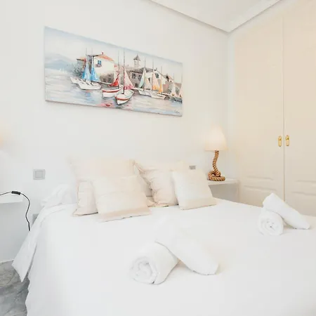 House With Sea And Mountain Views On The Beach, Bahia De Ferienhaus Marbella