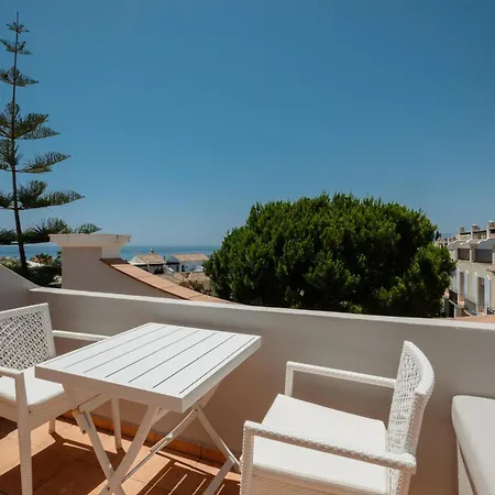 House With Sea And Mountain Views On The Beach, Bahia De Ferienhaus Marbella