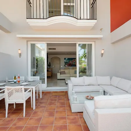 بيت للعطل House With Sea And Mountain Views On The Beach, Bahia De *