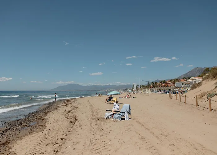 House With Sea And Mountain Views On The Beach, Bahia De Semesterbostad Marbella