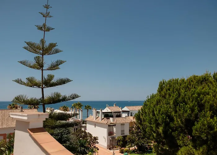 House With Sea And Mountain Views On The Beach, Bahia De Semesterbostad
