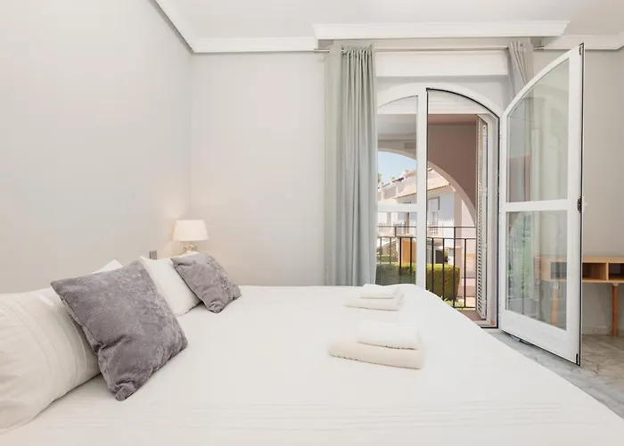 Semesterbostad House With Sea And Mountain Views On The Beach, Bahia De Marbella